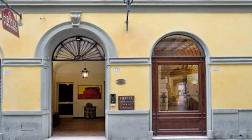 Eingang zum Hotel Porta Faenza