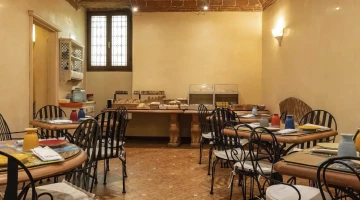 Frühstücksraum und Buffetbereich