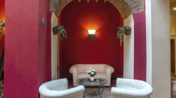 Ruhebereich mit Sofa und Sesseln