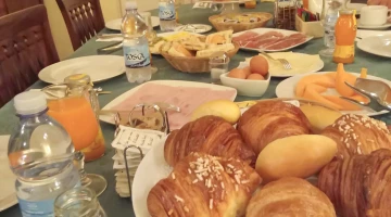 Buffet della colazione dolce e salata
