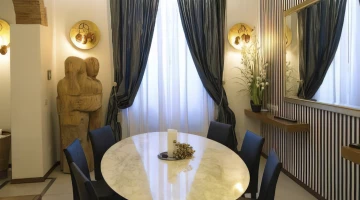 Sala comune con tavolo sedie