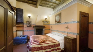 Double bedroom with fireplace
