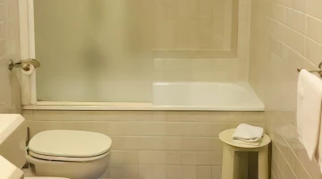 Badezimmer mit Badewanne