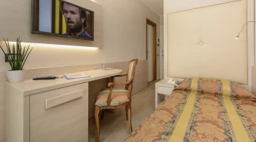 Chambre simple avec TV