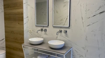 Salle de bain privée avec double vasque