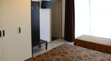 Camera tripla comfort con tv