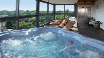Hot tub and relaxation area of the spa