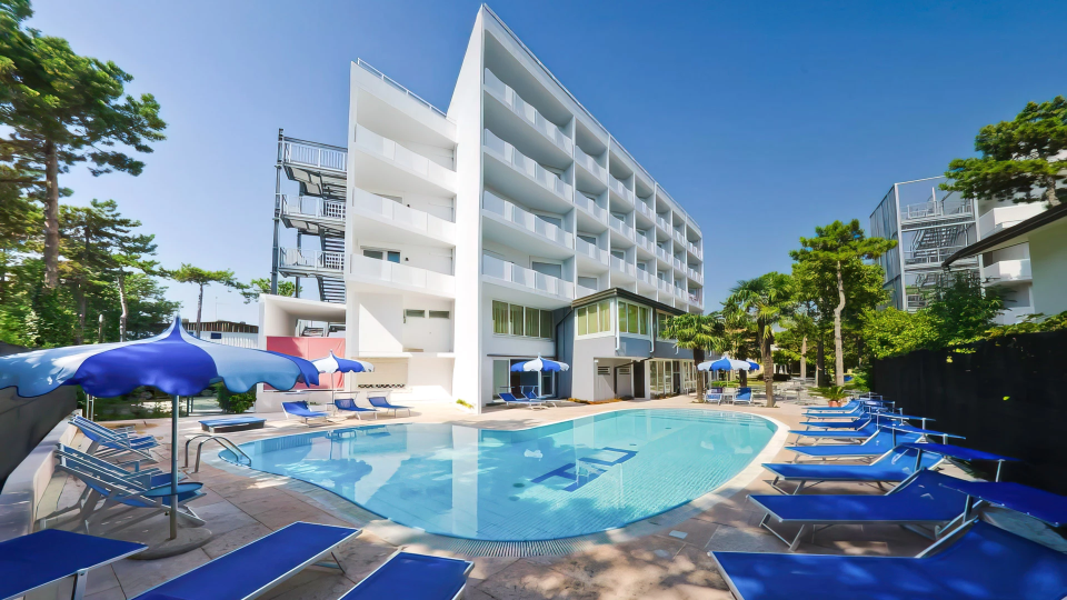 Hotel con piscina