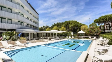 Saisonales Schwimmbad mit Solarium