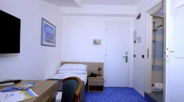 Camera singola con bagno privato