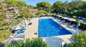 Seasonal swimming pool in the garden