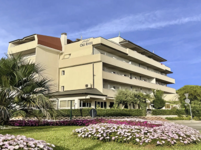 Hotel Old River