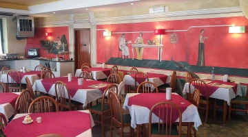 Salle de restaurant aux décorations pompéiennes