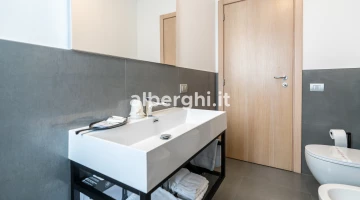 Large sink