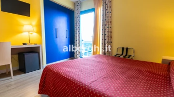 Double room with balcony and wardrobe