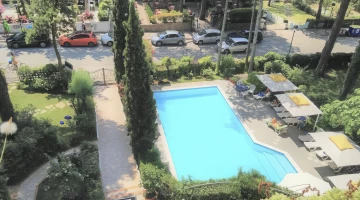 Piscina e solarium visti dall'alto