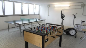 Sala giochi con attrezzi ginnici