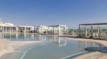 Piscine sur la plage