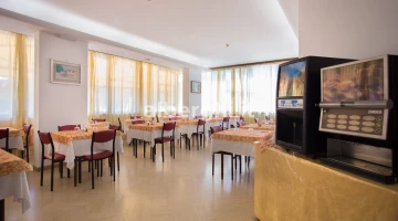 Salle de restaurant 1 (côté Via Monti)