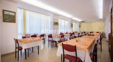 Salle de restaurant 2 (côté Via Leoncavallo)