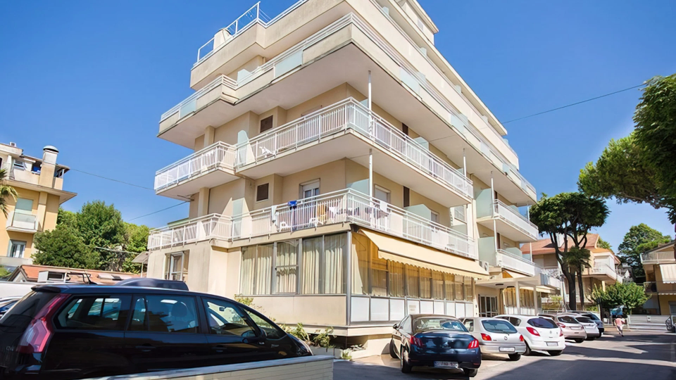 Façade de l&#39;hôtel (côté Via Monti)