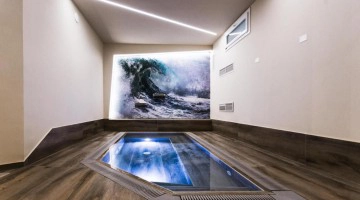 Hot tub in spa