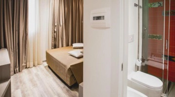 Rooms with private bathrooms