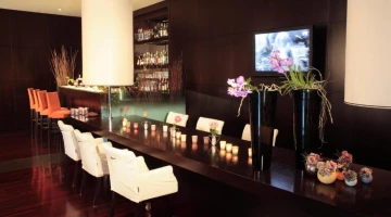 Lobby bar