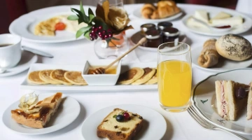 Süßes und herzhaftes Frühstück