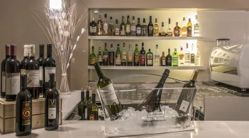 Atrium bar