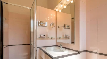 Bagno con box doccia