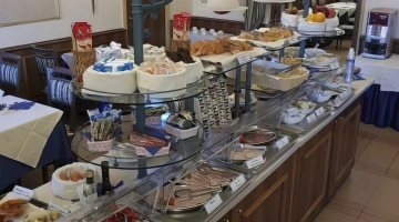 Petit-déjeuner buffet continental