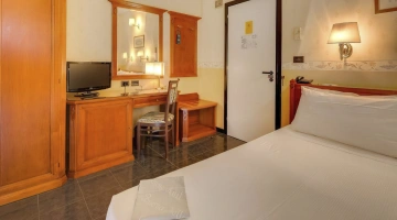 Chambre double standard avec TV et bureau