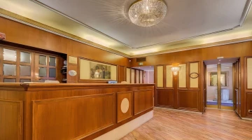Bancone della reception nella hall
