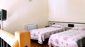 Chambre double avec TV et coffre-fort
