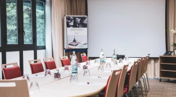 Salle de conférence avec paperboard