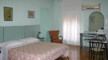 Chambre avec lit double