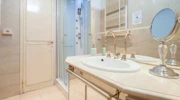 Bagno con doccia idromassaggio