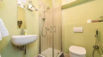Bagno con box doccia