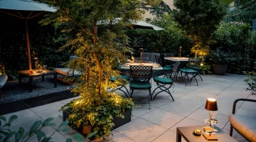 Tavolini e aree relax nel Secret Garden