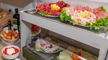 Auswahl an Aufschnitt zum Frühstück