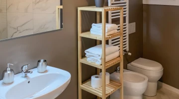 Bathroom with complete towel set