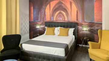 Double bedroom with hammam and sitting area
