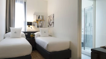 Petite chambre initiale avec lits simples
