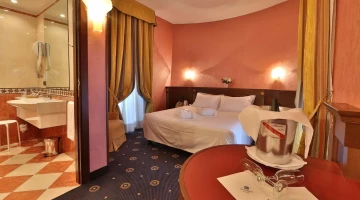 Junior suite with internal bathroom
