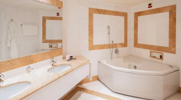 Vasca jacuzzi nella suite