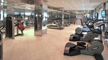 Palestra con attrezzature professionali