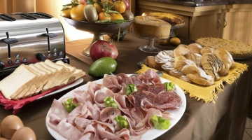 Frühstücksbuffet mit herzhaften Optionen