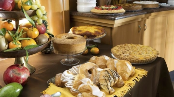 Auswahl an Süßspeisen am Frühstücksbuffet