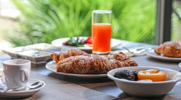 Frühstück am Tisch